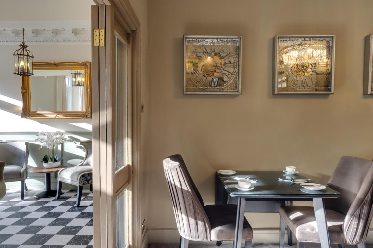 Stone Villa Chester Esterno foto The interior of the hotel