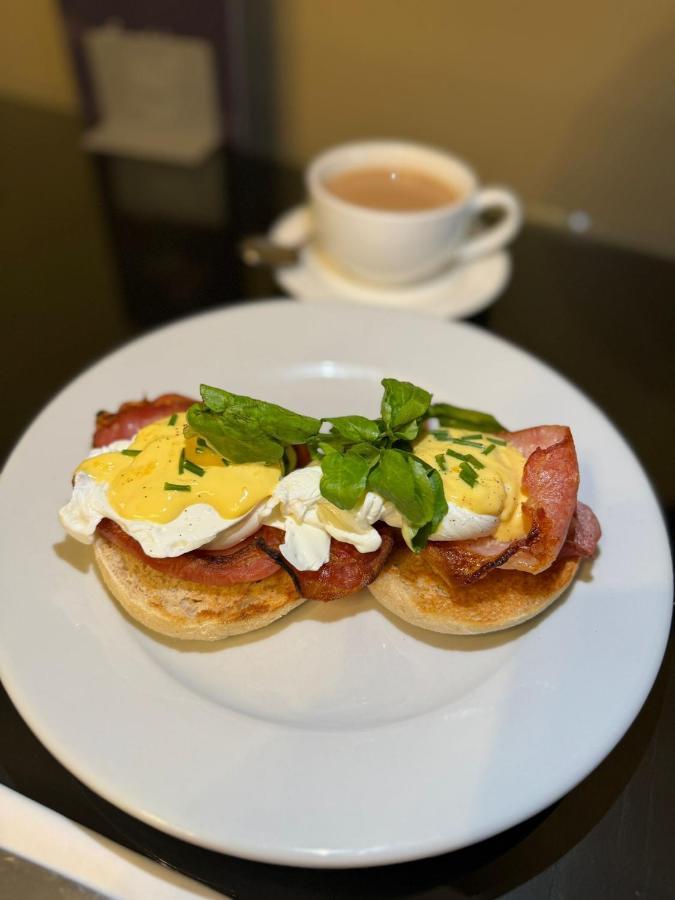Stone Villa Chester Esterno foto A bacon roll