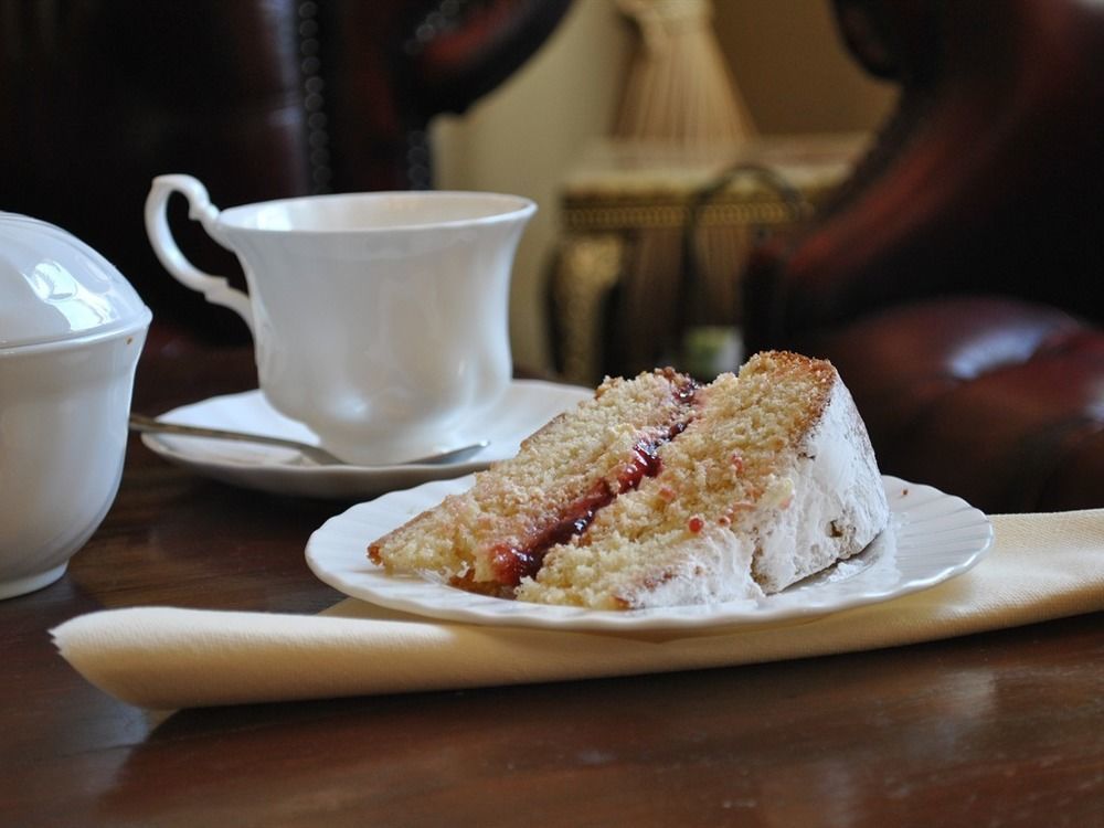 Stone Villa Chester Esterno foto A slice of Victoria sponge