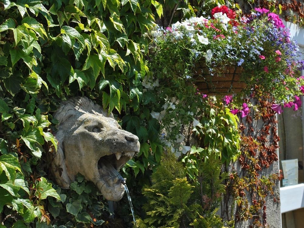 Stone Villa Chester Esterno foto The Lion's Head